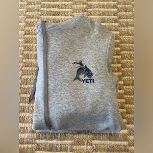 Men’s Yeti Hoodie Size Small in EUC